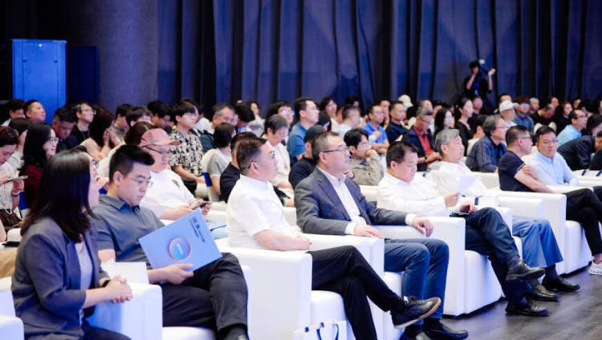 饺子导演亲签卡牌被炒至9.5万,澳门彩开奖结果2025开奖记录查询表下载,最新热门解答落实_黄金版V15.80